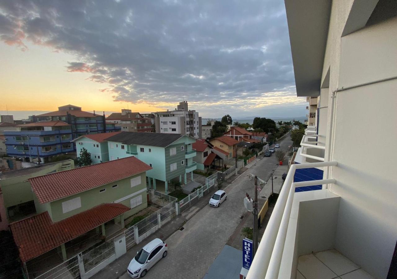 Quarto Triplo Superior com Vista do Mar
